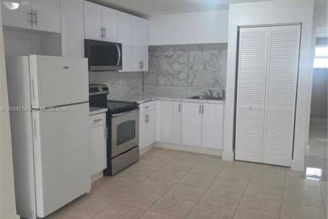 Villa ou maison à louer à Miami, Floride: 4 chambres, 261.61 m2 № 2305627 - photo 7
