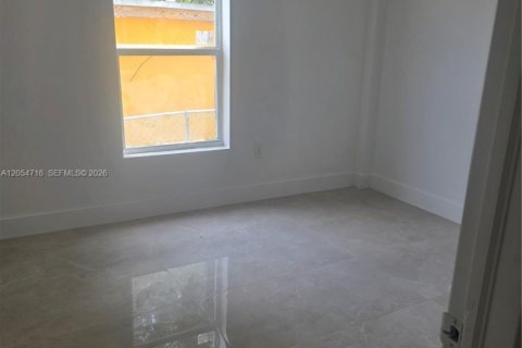 Villa ou maison à louer à Miami, Floride: 4 chambres, 261.61 m2 № 2305627 - photo 14