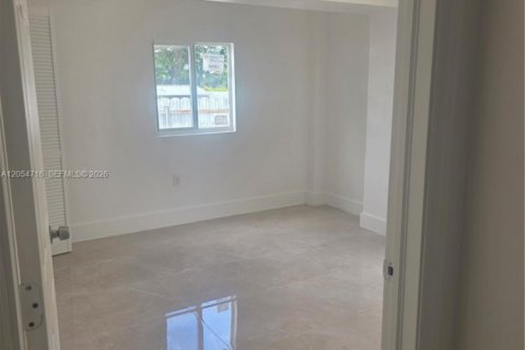 Villa ou maison à louer à Miami, Floride: 4 chambres, 261.61 m2 № 2305627 - photo 15
