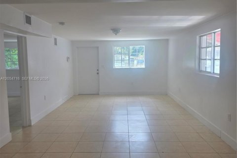 Villa ou maison à louer à Miami, Floride: 4 chambres, 261.61 m2 № 2305627 - photo 6