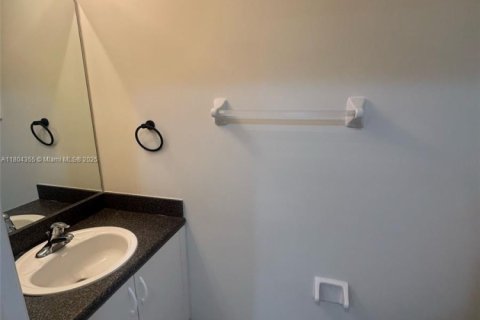 Townhouse in West Palm Beach, Florida 2 bedrooms, 128.48 sq.m. № 1729000 - photo 1