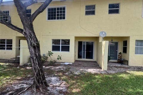 Townhouse in West Palm Beach, Florida 2 bedrooms, 128.48 sq.m. № 1729000 - photo 17