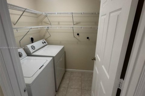 Townhouse in West Palm Beach, Florida 2 bedrooms, 128.48 sq.m. № 1729000 - photo 28
