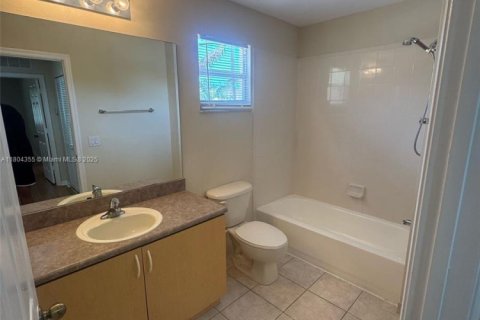 Townhouse in West Palm Beach, Florida 2 bedrooms, 128.48 sq.m. № 1729000 - photo 25