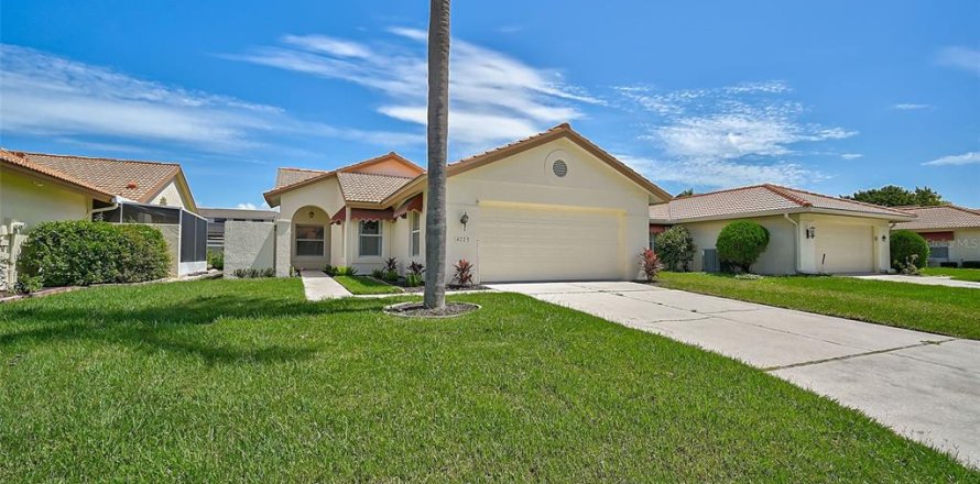 House in Bradenton, Florida 2 bedrooms, 149.11 sq.m. № 1285719