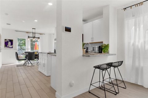 Купить виллу или дом в Флорида-Сити, Флорида 4 спальни, 197.51м2, № 1950270 - фото 9