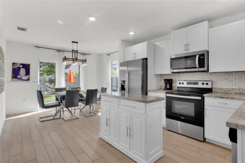 Купить виллу или дом в Флорида-Сити, Флорида 4 спальни, 197.51м2, № 1950270 - фото 7