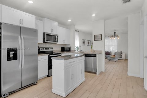 Купить виллу или дом в Флорида-Сити, Флорида 4 спальни, 197.51м2, № 1950270 - фото 8