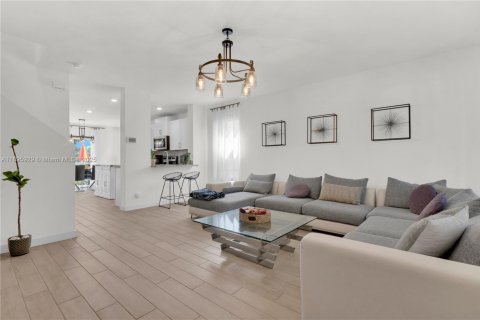 Купить виллу или дом в Флорида-Сити, Флорида 4 спальни, 197.51м2, № 1950270 - фото 3