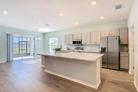 House in Haines City, Florida 4 bedrooms, 188.5 sq.m. № 1885677 - photo 7