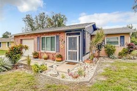 Casa en Deltona, Florida 3 dormitorios, 126.81 m2 № 2236050