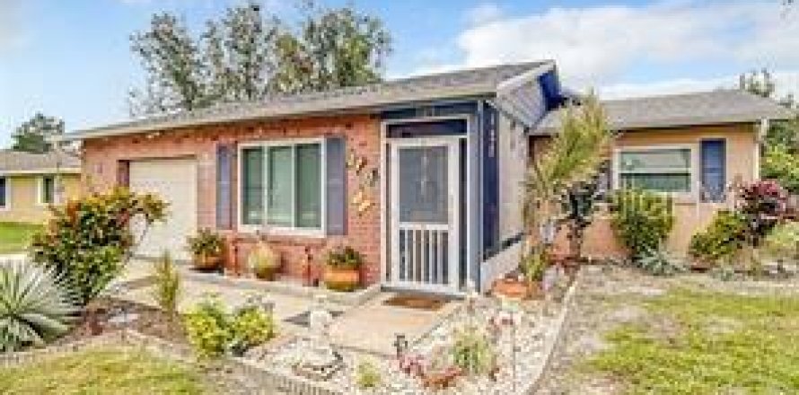 Villa ou maison à Deltona, Floride 3 chambres, 126.81 m2 № 2236050