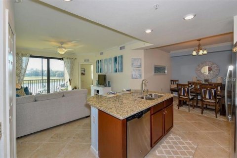 Condo in Lakewood Ranch, Florida, 3 bedrooms in LAKEWOOD NATIONAL  № 1915637 - photo 14
