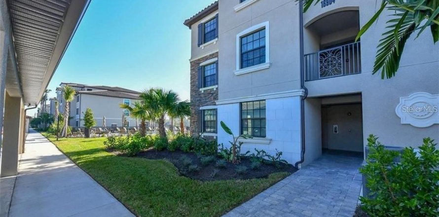 Condo in Lakewood Ranch, Florida, 3 bedrooms in LAKEWOOD NATIONAL  № 1915637