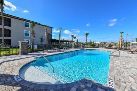 Condo in Lakewood Ranch, Florida, 3 bedrooms in LAKEWOOD NATIONAL  № 1915637 - photo 27