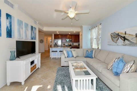 Condo in Lakewood Ranch, Florida, 3 bedrooms in LAKEWOOD NATIONAL  № 1915637 - photo 7