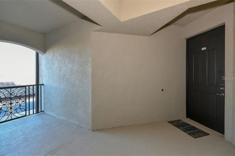 Condo in Lakewood Ranch, Florida, 3 bedrooms in LAKEWOOD NATIONAL  № 1915637 - photo 2