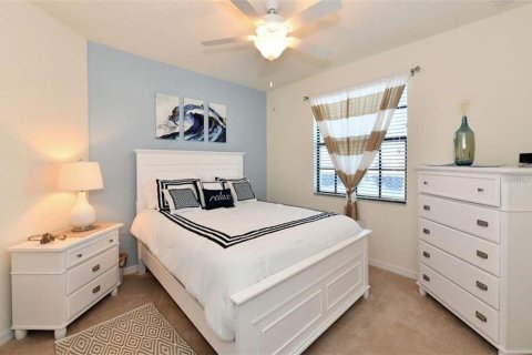 Condo in Lakewood Ranch, Florida, 3 bedrooms in LAKEWOOD NATIONAL  № 1915637 - photo 19