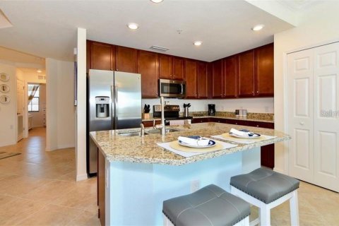 Condo in Lakewood Ranch, Florida, 3 bedrooms in LAKEWOOD NATIONAL  № 1915637 - photo 11