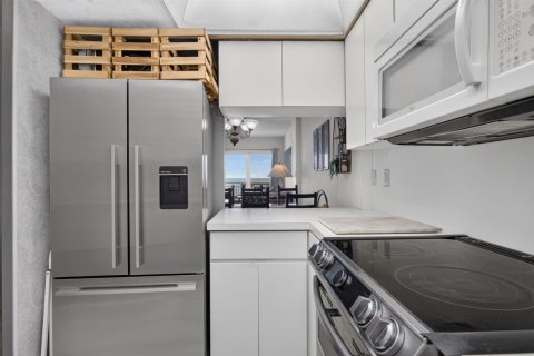 Copropriété à vendre à Pompano Beach, Floride: 2 chambres, 74.32 m2 № 2431308 - photo 14