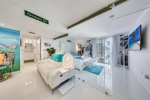 Condominio en venta en Miami Beach, Florida, 52.03 m2 № 2049915 - foto 4