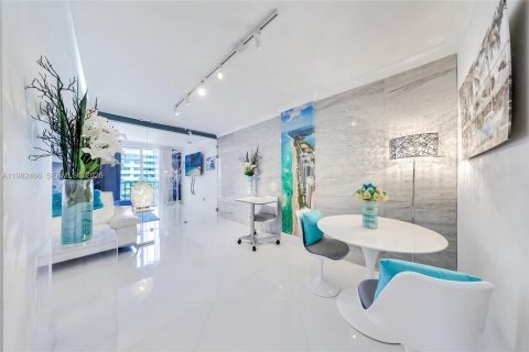 Estudio en el Condominio en Miami Beach, Florida  № 2049915