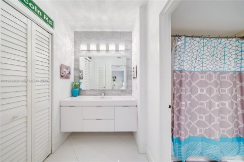 Condominio en venta en Miami Beach, Florida, 52.03 m2 № 2049915 - foto 12