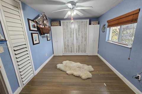 House in Hialeah, Florida 3 bedrooms, 162.58 sq.m. № 1864037 - photo 15