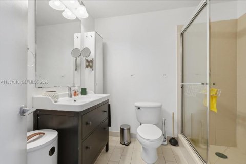 Condo in Miami, Florida, 2 bedrooms  № 1995733 - photo 21