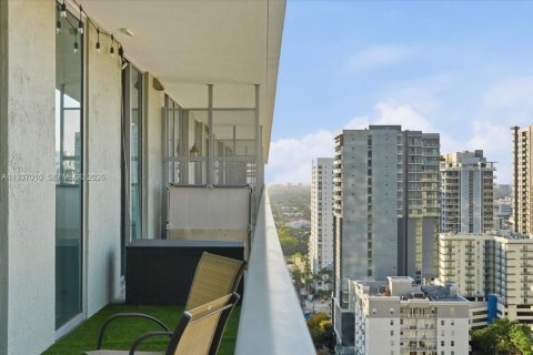 Condo in Miami, Florida, 2 bedrooms  № 1995733 - photo 23