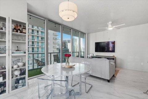 Condo in Miami, Florida, 2 bedrooms  № 1995733 - photo 7