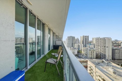 Condo in Miami, Florida, 2 bedrooms  № 1995733 - photo 30