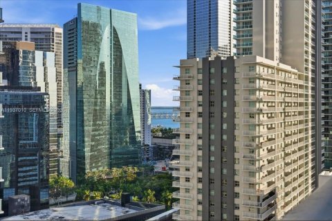 Condo in Miami, Florida, 2 bedrooms  № 1995733 - photo 29