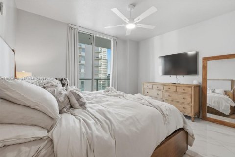 Condo in Miami, Florida, 2 bedrooms  № 1995733 - photo 18