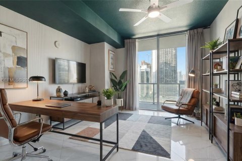 Condo in Miami, Florida, 2 bedrooms  № 1995733 - photo 3