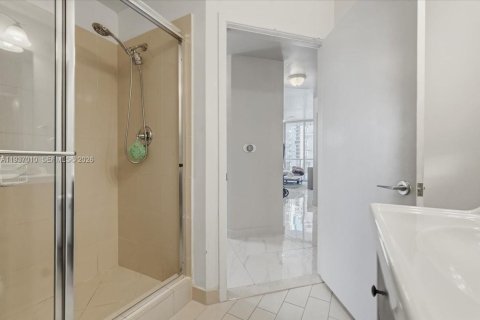 Condo in Miami, Florida, 2 bedrooms  № 1995733 - photo 20