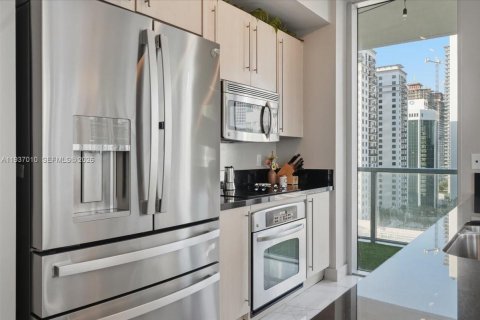 Condo in Miami, Florida, 2 bedrooms  № 1995733 - photo 9