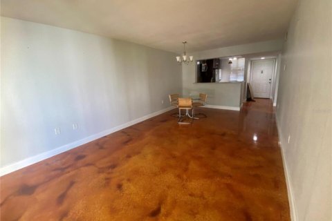 Condo in Tampa, Florida, 2 bedrooms  № 1012760 - photo 5