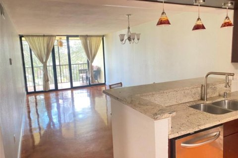 Condo in Tampa, Florida, 2 bedrooms  № 1012760 - photo 2