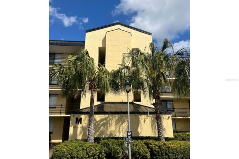 Condo in Tampa, Florida, 2 bedrooms  № 1012760 - photo 1