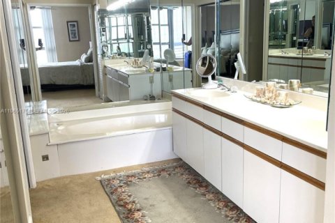 Condominio en alquiler en Aventura, Florida, 2 dormitorios, 126.81 m2 № 2029625 - foto 17