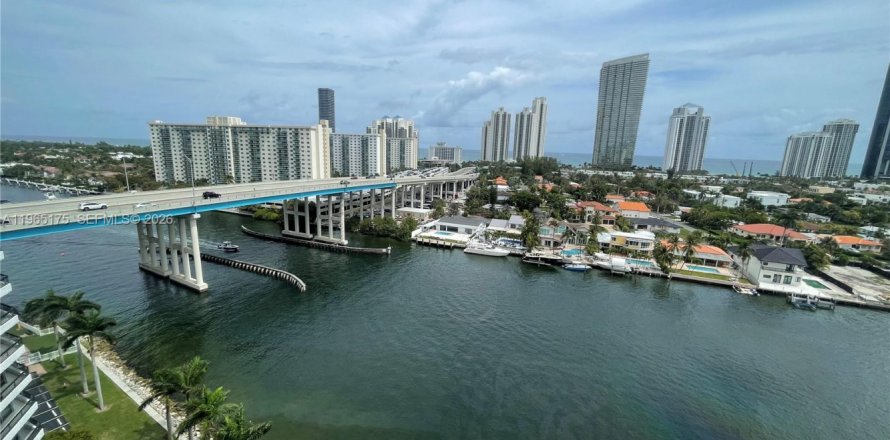 Condominio en Aventura, Florida, 2 dormitorios  № 2029625