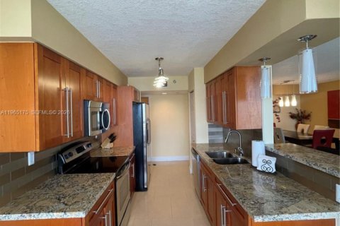 Condominio en alquiler en Aventura, Florida, 2 dormitorios, 126.81 m2 № 2029625 - foto 11