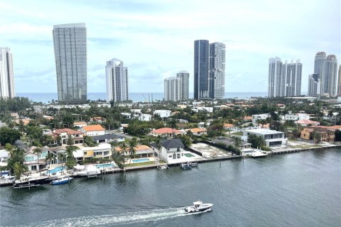 Condominio en alquiler en Aventura, Florida, 2 dormitorios, 126.81 m2 № 2029625 - foto 3