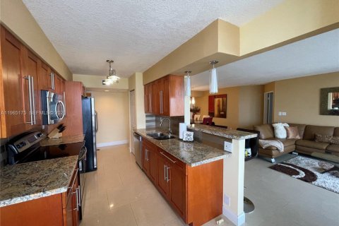 Condominio en alquiler en Aventura, Florida, 2 dormitorios, 126.81 m2 № 2029625 - foto 10