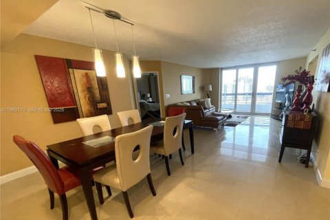 Condominio en alquiler en Aventura, Florida, 2 dormitorios, 126.81 m2 № 2029625 - foto 8