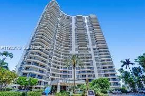 Condominio en alquiler en Aventura, Florida, 2 dormitorios, 126.81 m2 № 2029625 - foto 4