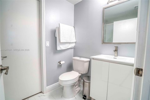 Снять в аренду таунхаус в Уэстон, Флорида 3 спальни, 134.06м2, № 2003849 - фото 18