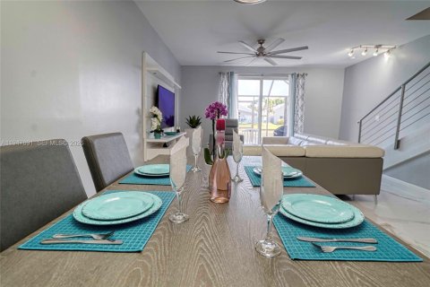 Снять в аренду таунхаус в Уэстон, Флорида 3 спальни, 134.06м2, № 2003849 - фото 10