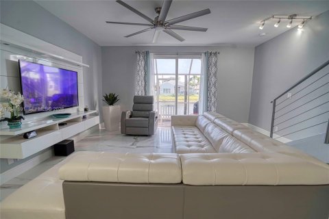Снять в аренду таунхаус в Уэстон, Флорида 3 спальни, 134.06м2, № 2003849 - фото 3